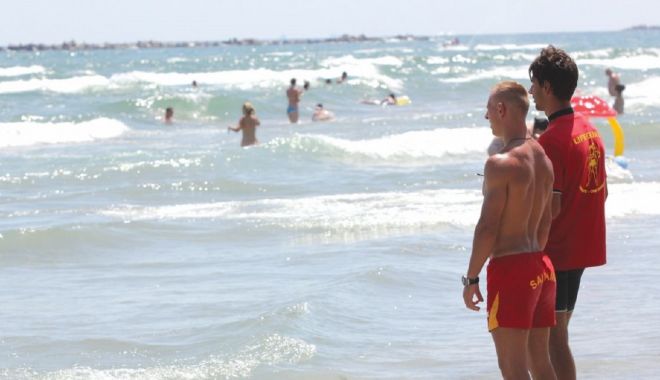 Alertă pe plaja din Mamaia. O persoană a intrat în apă și nu a mai ieșit - copiluldatdisprutnmareaneagrafos-1594449072.jpg