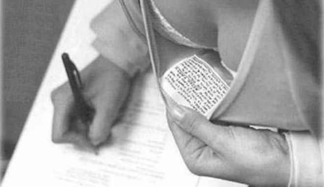 Educatoare prinsă cu fițuici, la examenul de definitivat din Constanța - copiuta-1563974883.jpg