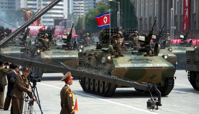 Paradă militară gigant în Coreea de Nord,  sub privirea lui Kim Jong-un - coreea-1378731082.jpg