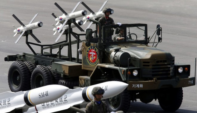 Paradă militară uriașă în Coreea de Sud - coreea-1380650746.jpg