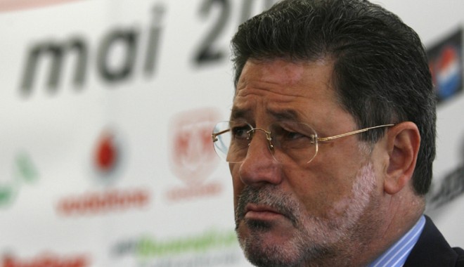 Cornel Dinu va fi operat astăzi - corneldinu-1311096074.jpg