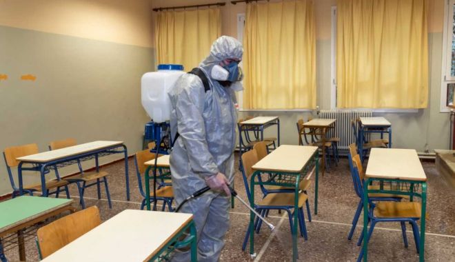 Mai mulţi elevi din Constanţa, confirmaţi cu coronavirus. Şcolile îşi schimbă programul - coronavirusclassroom-1600695707.jpg
