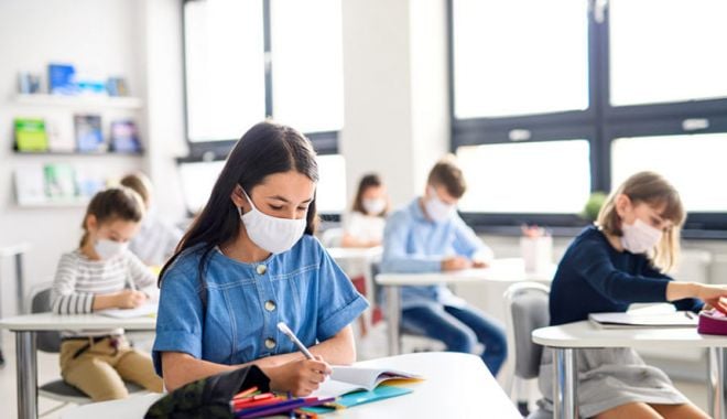 Sorin Ion: Rata de vaccinare nu influențează scenariile de funcţionare a şcolilor - coronavirusstudentsmasksadobe860-1617883306.jpg