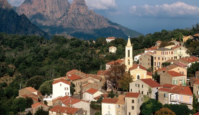 Ce destinații de vacanță nu trebuie să ratați în 2013 - corsica-1362757705.jpg