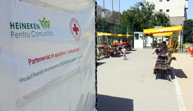 Constănțenii și turiștii își pot măsura tensiunea gratuit pe litoral - cortcrucearosie-1343054900.jpg