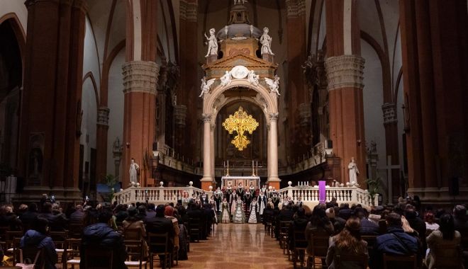 Ziua Națională a României sărbătorită de Corul Madrigal împreună cu românii din Italia - corul-1638273329.jpg