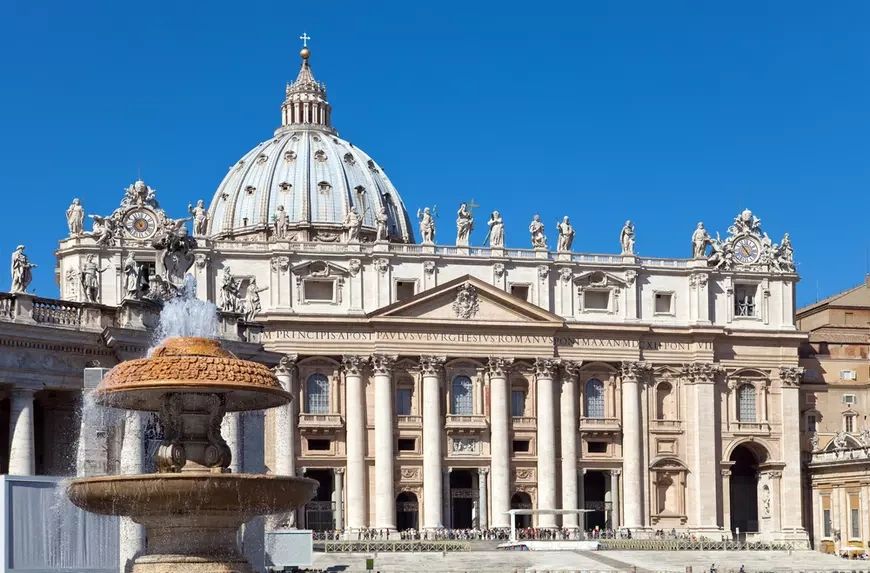 A fost instalat coșul de fum pe Capela Sixtină. Vaticanul se pregătește pentru Conclav - cos-fum-vatican-1746183083.jpg