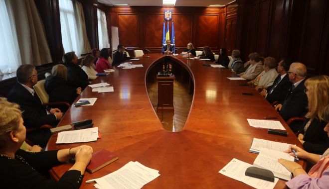 Șefii instituțiilor deconcentrate, chemați la raport de prefectul Silviu Iulian Coșa - cosa-1668181735.jpg