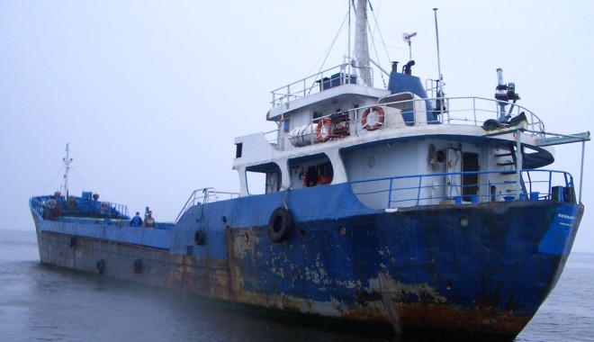 Bătrânii lupi de mare își riscă viața pe coșciugele plutitoare - cosciugplutitor-1341749758.jpg