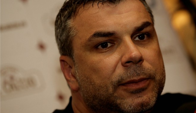 Antrenorul Cosmin Olăroiu a semnat cu Al Ahli Dubai - cosminolroiu-1373205756.jpg