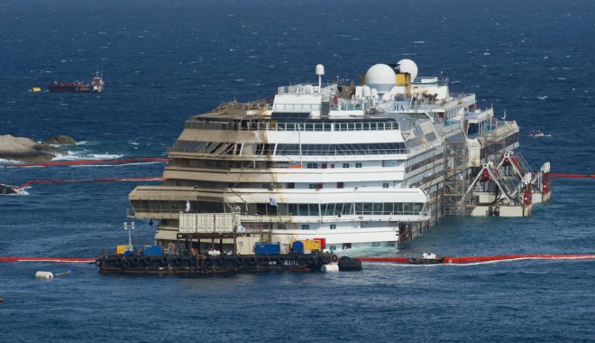 VIDEO. Vasul Costa Concordia, adus la suprafață - costa-1405406476.jpg