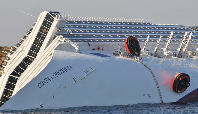 Vezi imagini INEDITE cu naufragiul navei Costa Concordia - costaconcordia-1326618336.jpg