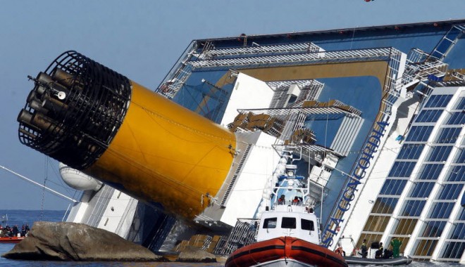 Căpitanul navei  Costa Concordia  își cere scuze  pentru accident - costaconcordia-1342014439.jpg