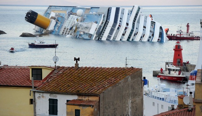 Vezi imagini INEDITE cu naufragiul navei Costa Concordia - costaconcordia19-1326618431.jpg