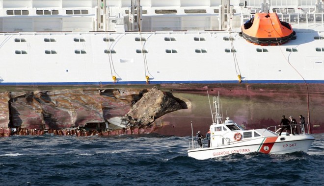 Vezi imagini INEDITE cu naufragiul navei Costa Concordia - costaconcordia8-1326618371.jpg