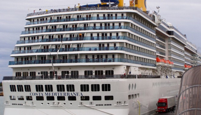 Două nave  de croazieră  au adus 3.268 de turiști în portul Constanța - costamediterranea2-1310662816.jpg