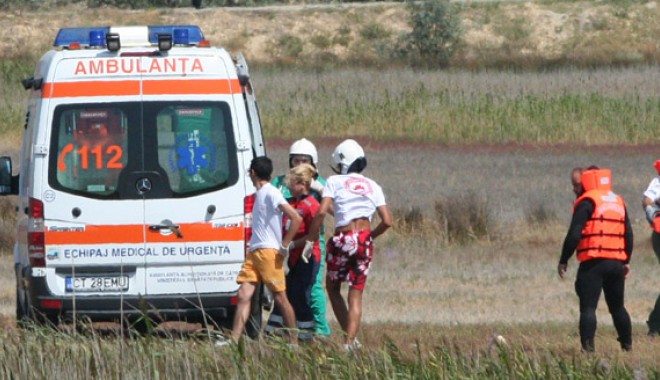 Un turist a murit după ce s-a prăbușit cu parapanta - costinesti-1313697664.jpg