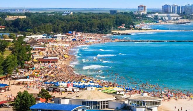 PANICĂ LA COSTINEȘTI! 40 de tineri, SUSPECȚI DE CORONAVIRUS - costinesti-1596908998.jpg