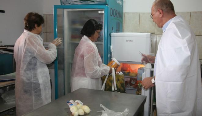 Cum poți face reclamație la Protecția Consumatorilor, pe litoral - costinesticontrolopcterasemancar-1372790216.jpg