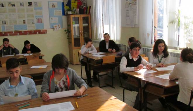 Mihai Eminescu, sărbătorit de elevii din Costinești - costinestiscoala2-1421354537.jpg