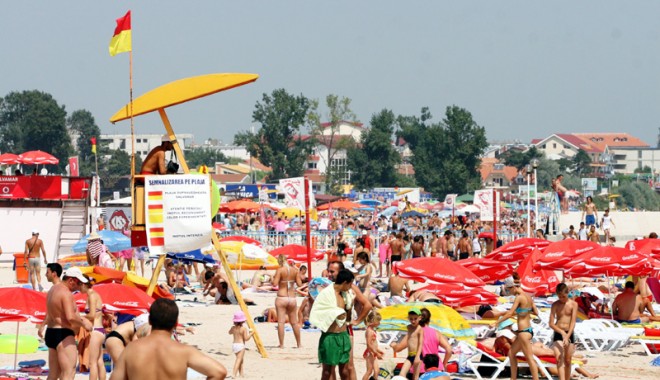 Hotelierii, în culmea fericirii: 100% grad de ocupare - costinestituristiplaja61-1312554856.jpg