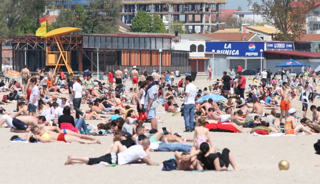 Institutul Național de Statistică: Peste 6,6 milioane de turiști străini au intrat în România, în primele nouă luni - costinestituristitineretplaja108-1351848996.jpg
