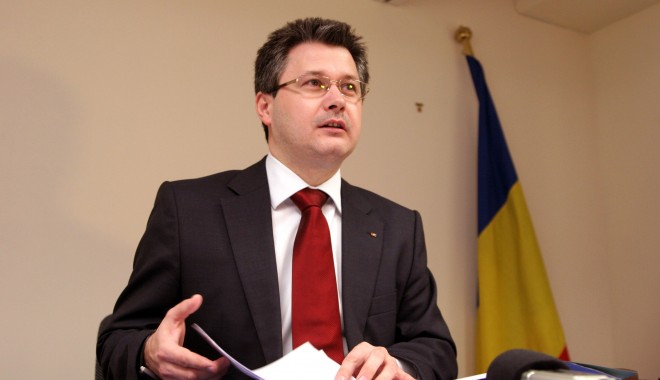 Studenții, față în față cu ministrul delegat Mihnea Costoiu - costoiu8763236940600-1384951943.jpg