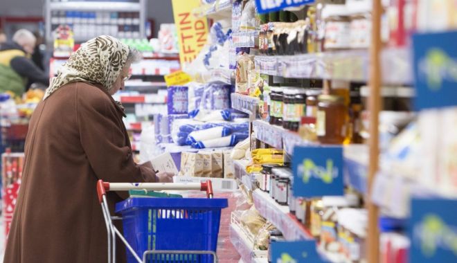 Comunitatea Declic dă Guvernul în judecată. Cere anularea hotărârii prin care s-a stabilit salariul minim la 1.863 de lei - cosulminimdeconsumpentruuntraide-1684427339.jpg