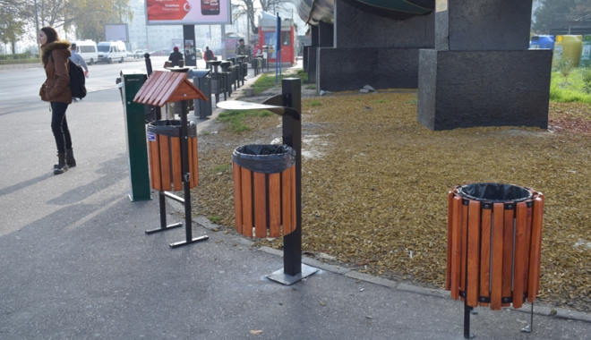 Primăria Constanța, expoziție de coșuri de gunoi. Constănțenii, așteptați să-și spună părerea - cosuridegunoiprimarie2-1480089936.jpg