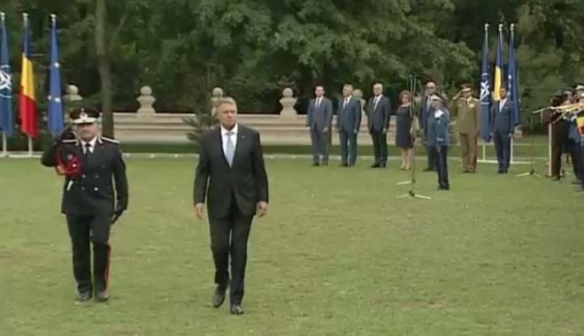 Preşedintele Iohannis a decorat drapelul de luptă al IGSU şi pe comandanţii pompierilor care au acţionat în Grecia - cotroceni-1631547744.jpg