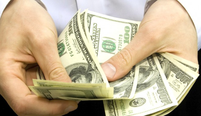 Rudele unui primar constănțean, acuzate că au luat bani europeni cu acte false - countingmoney-1325009646.jpg