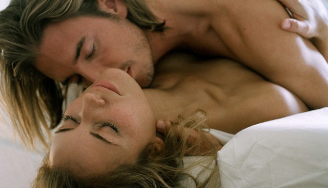 Cum îți dai seama că ești pregătit/ă pentru sex? - couplemakinglove-1332416290.jpg