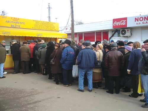 Gratuitate la transportul în comun pentru vârstnicii cu pensii de până la 850 de lei - coziratc-1340366303.jpg