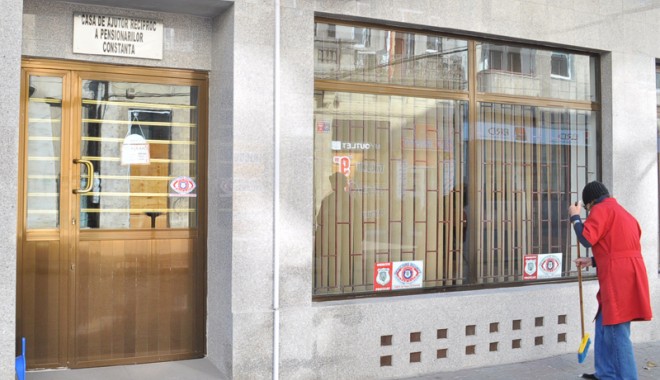 Crăciun cu bani de împrumut pentru pensionarii constănțeni - craciuncubanideimprumutcasadeaju-1387125716.jpg