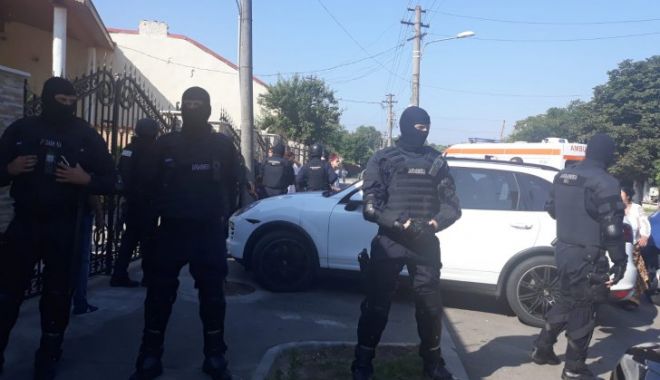Descinderi în forță la un grup infracțional, cu ramificații în mai multe țări - craiova352358100-1564050795.jpg