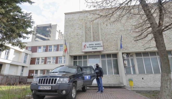TRAFIC CU SÂNGE, ÎN ROMÂNIA: 200 lei punga. Doi medici, băgați după gratii - craiova3bun79710400-1489651095.jpg