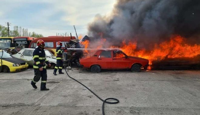 Incendiu de proporții la Regia de Transport: 15 vehicule arse - craiovita-1619290841.jpg