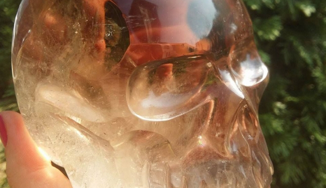O colecție de 12 cranii din cristal, la Muzeul de Artă - cranii-1470999060.jpg
