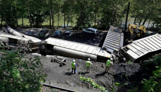 Coliziune între un tren și un camion: peste 60 de răniți - crashtrian34517200-1381559486.jpg