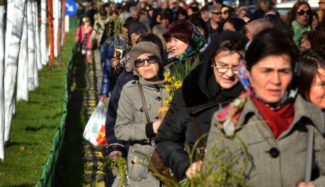Credincioșii constănțeni vor merge în procesiune cu icoanele - credinciosii-1583534996.jpg