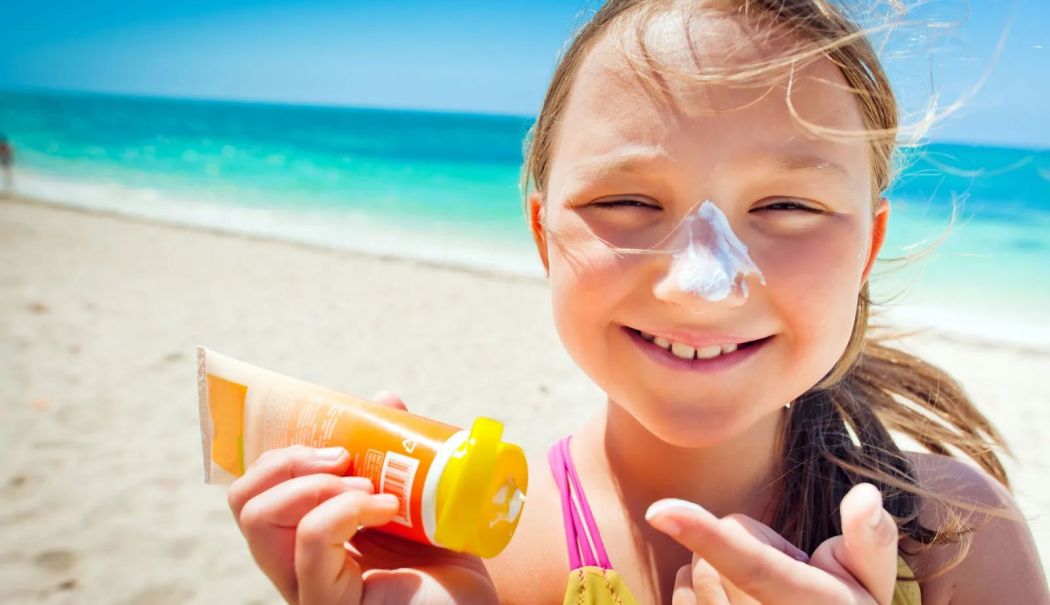 Soarele nu iartă! Folosiți creme cu SPF pe timpul sezonului estival! - creme-1751024204.jpg