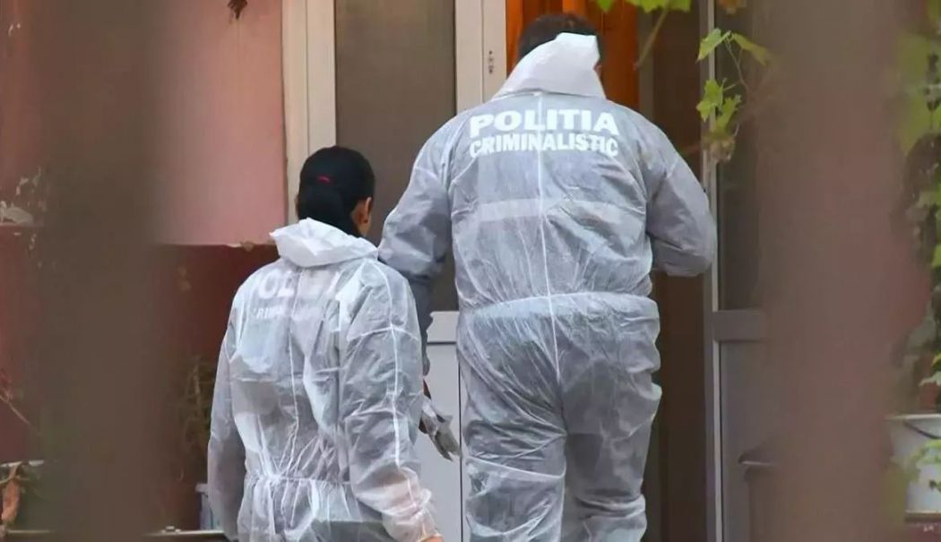 Și-a înjunghiat mama cu foarfeca, de 20 de ori. Femeia a supraviețuit, dar este în stare gravă la spital