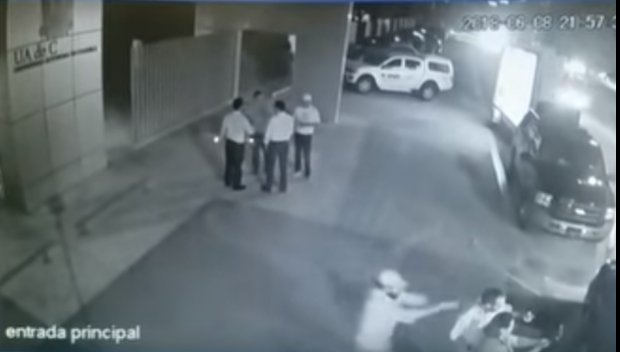 Român executat în stil mafiot pe o stradă din Cancun. A fost împușcat în cap prin luneta mașinii - crimamexic620x36216978900-1528957512.jpg