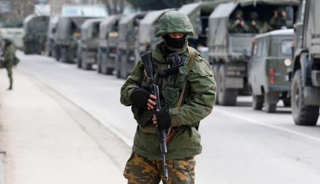 Rusia continuă să-și retragă trupe de la frontiera ucraineană - crimeeaucraina-1401268485.jpg