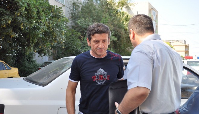 Individul care și-a omorât soția a fost adus la Parchet - criminal-1342701744.jpg