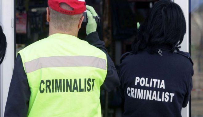 UPDATE / Oasele găsite sub cada unei garsoniere sunt vechi de 30 de ani! - criminalisti-1524135433.jpg