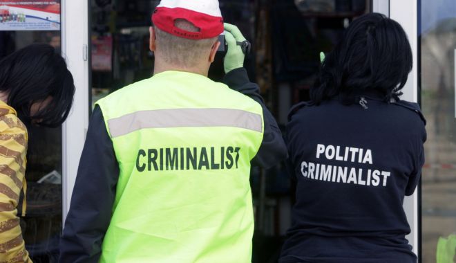 CRIMĂ CU SÂNGE RECE! Tânăr găsit înjunghiat, pe stradă - criminalisti-1543821663.jpg