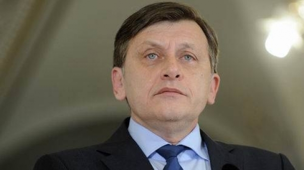 Crin Antonescu, REACȚIE la zvonurile privind neincluderea lui pe lista PNL la europarlamentare - crinantonescu2262115600-1548079890.jpg