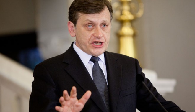 Crin Antonescu și-a dat demisia din fruntea Senatului - crinantonescuademisionatsenat-1393959147.jpg