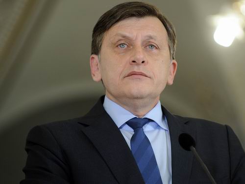 Crin Antonescu: Regionalizarea și revizuirea Constituției, finalizate în 2014 - crinantonescudiscursdece-1377696434.jpg
